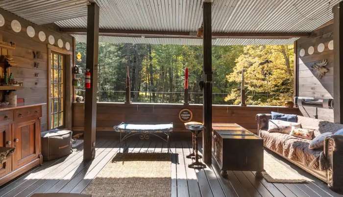 Escape To This Enchanting Treehouse In Pennsylvania