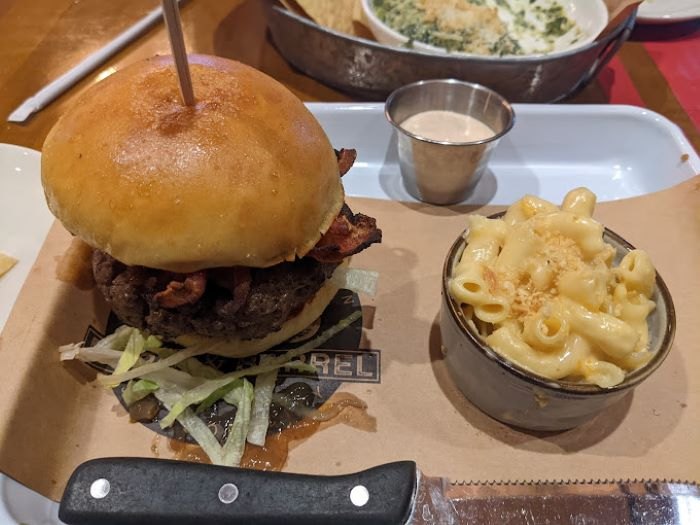 eat-at-burg-r-and-barrel-in-johnson-city-tennessee