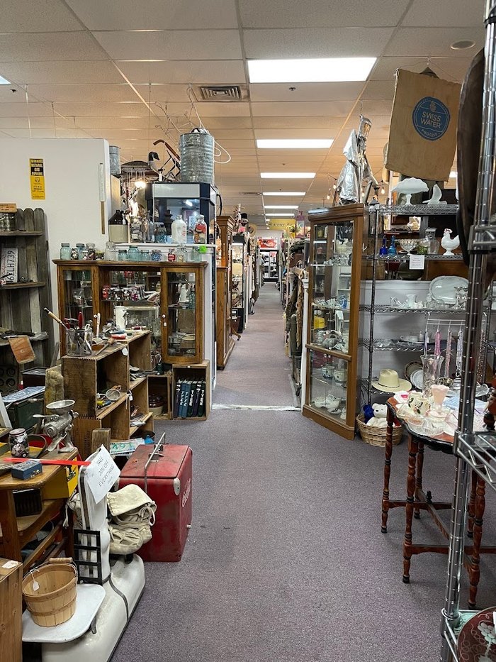 Antique World Mall A Massive Antique Store In Boise, Idaho
