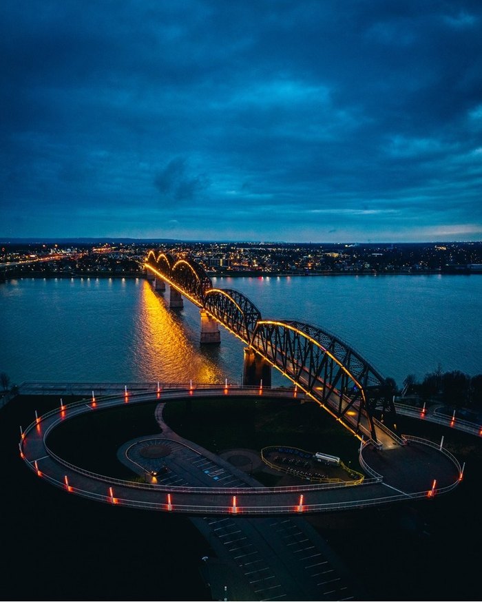 Louisville's Big Four Bridge Waterfront Park A Good Tourist Attraction