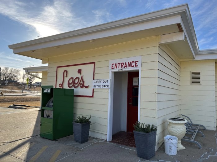 Lee's Chicken In Nebraska Serves Legendary Chicken Dinners