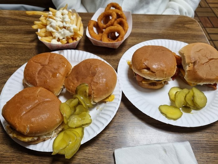 White Mana Diner Has The Best Old-School Burgers In New Jersey
