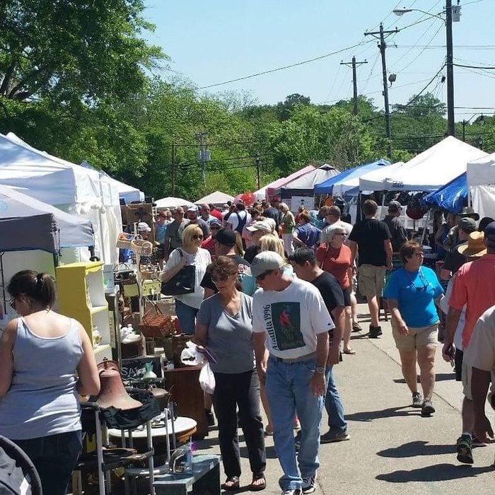 The Braselton Antique And Artisan Festival In Is So Fun