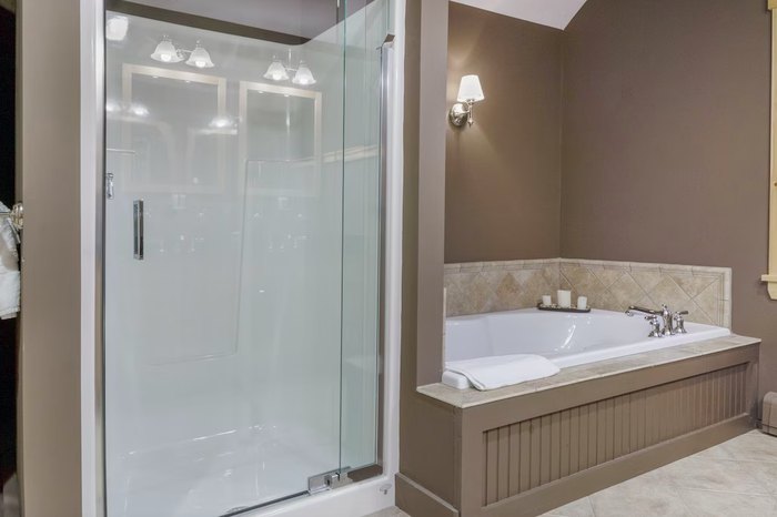 bathroom in Newry cabin