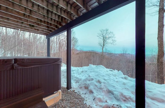 hot tub at Newry cabin