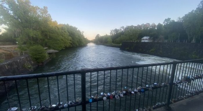 Love locks' collapse part of Paris bridge - Los Angeles Times