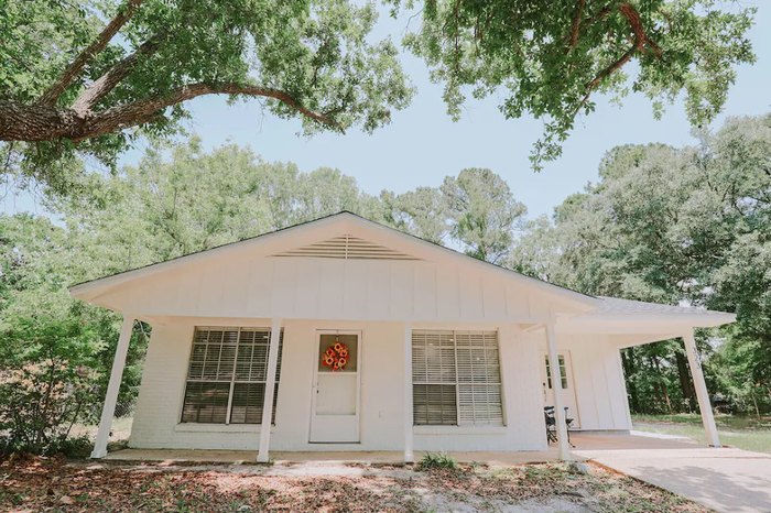 Trip Dwelling Rental in Ocean Springs, Mississippi Trip Dwelling Rental in Ocean Springs, Mississippi