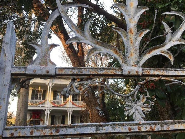 The Story Behind This One Haunted Mississippi House Will Give You Nightmares