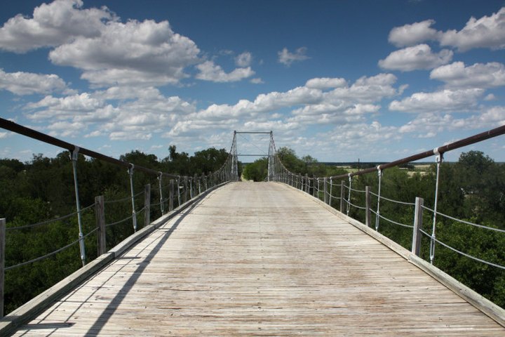 This Terrifying Swinging Bridge In Texas Will Make Your Stomach Drop
