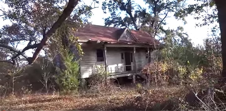 You'll Never Guess What An Explorer Found Inside This Abandoned South Carolina Home