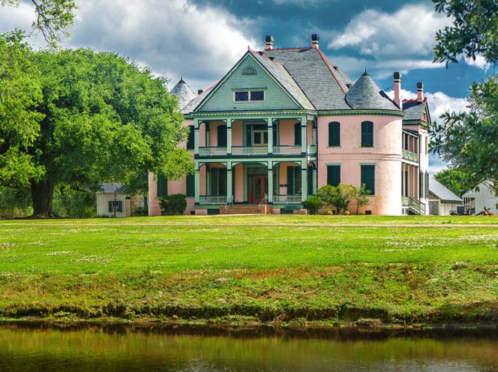 12 Creepy Houses In Louisiana That Could Be Haunted