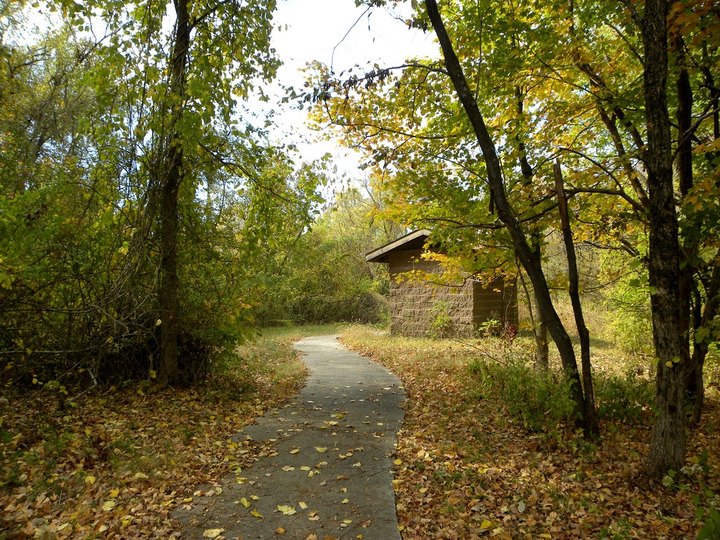 This One Easy Hike In Illinois Will Lead You Someplace Unforgettable