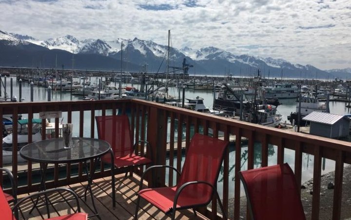 These 9 Beachfront Restaurants In Alaska Are Out Of This World