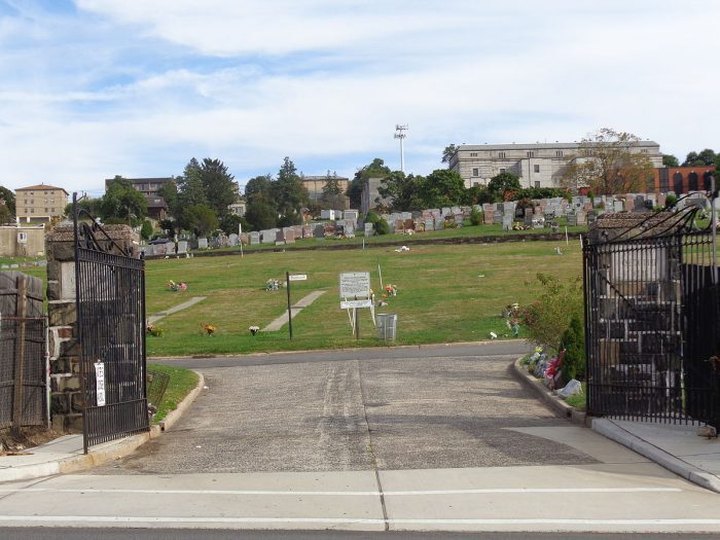 What’s Hidden Underground In This Cemetery In New Jersey Is Unexpected But Awesome