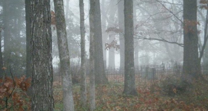 Visiting This Haunted Mississippi Cemetery Will Give You Goosebumps