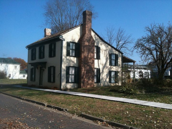 The Story Behind West Virginia's Most Haunted House Will Give You Nightmares
