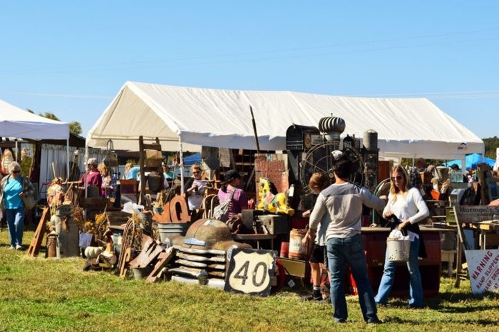 Everyone In Arkansas Should Visit This Epic Flea Market At Least Once