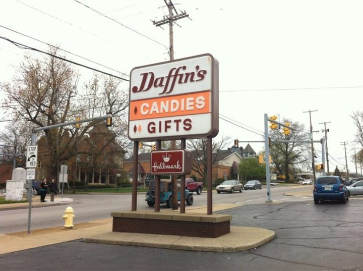 A Giant Store In Pennsylvania, Daffin's Candies Will Take You Right Back To Childhood