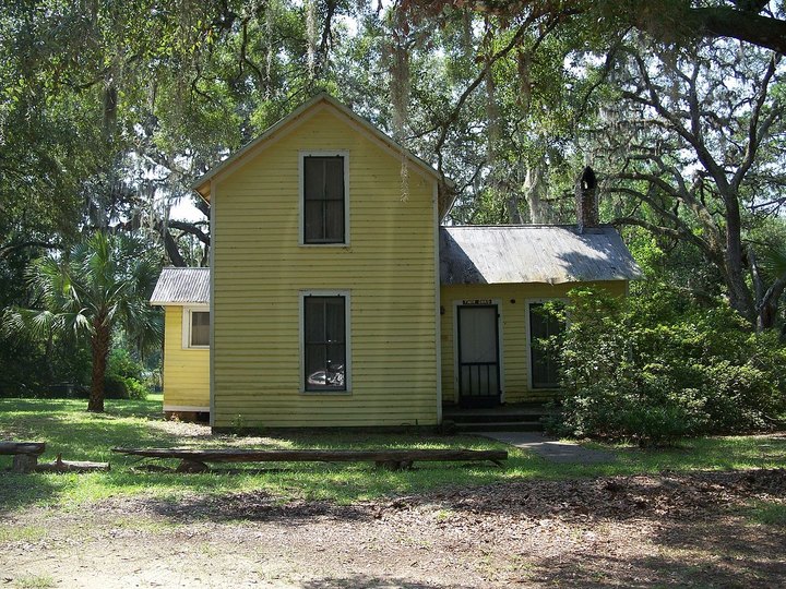 This Spooky Small Town In Florida Could Be Right Out Of A Horror Movie