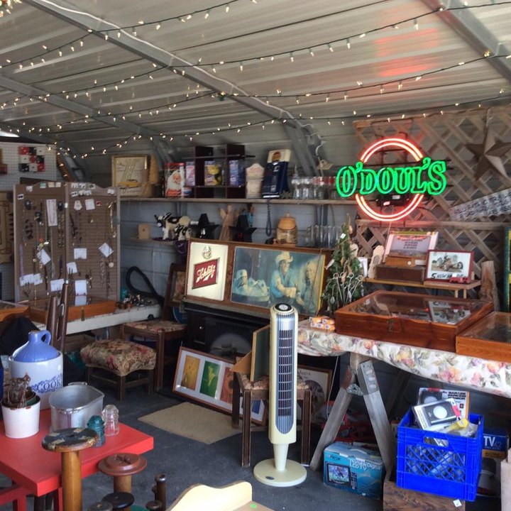 Everyone In Missouri Should Visit This Epic Flea Market At Least Once