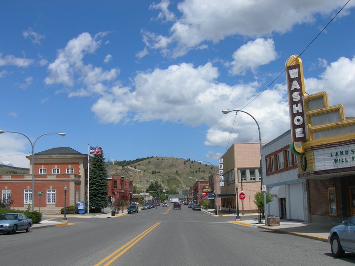 This Charming Montana Town Is Picture Perfect For An Autumn Day Trip