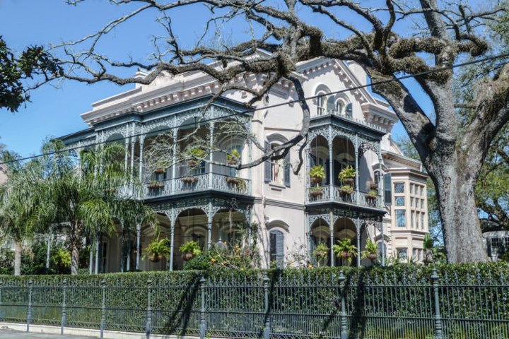 8 Historic Neighborhoods in New Orleans That Will Transport You To The Past