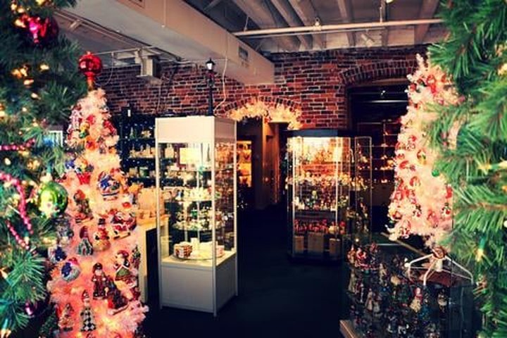 The Christmas Store In Maine That's Simply Magical