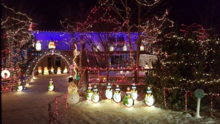 6 Christmas Light Displays In Wyoming That Are Pure Magic