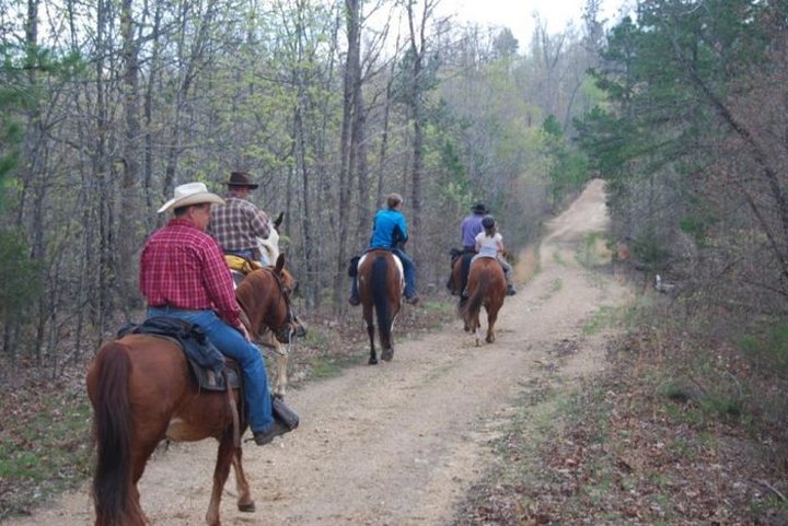 The Winter Horseback Riding Trail In Missouri That's Pure Magic