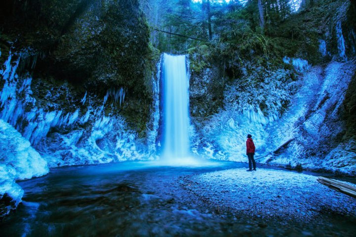 9 Gorgeous Frozen Waterfalls In Oregon That Must Be Seen To Be Believed