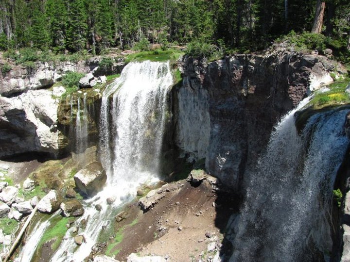 There's No Other Waterfall In The World Quite Like This One In Oregon