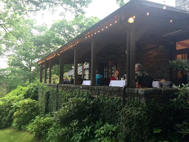 A Secluded Restaurant In North Carolina, Gideon Ridge Has The Most Magical Surroundings