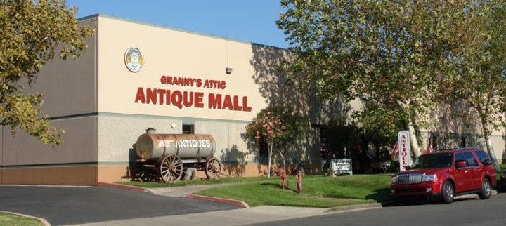 You'll Never Want To Leave This Massive Antique Mall In Southern California