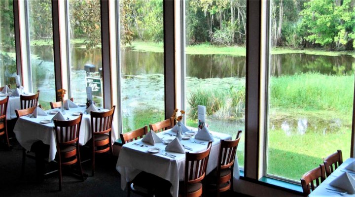 The Secluded Restaurant Near New Orleans With The Most Magical Surroundings