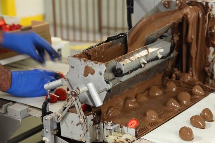 The Chocolate Factory Tour In Missouri That's Everything You've Dreamed Of And More