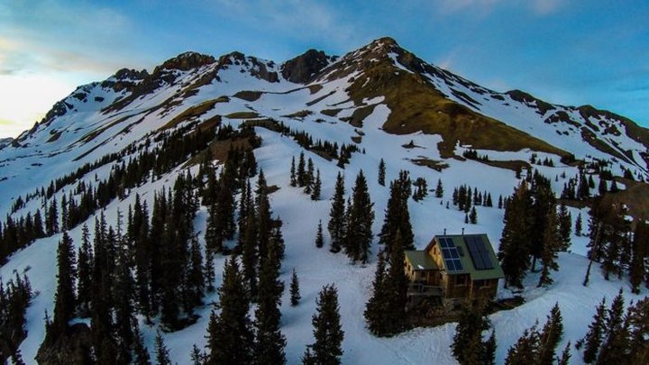 The Gorgeous Lodge In Colorado That's So Secluded You Can Only Access It By Hike