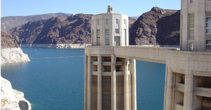 Few People Know There's An Underwater World Beneath This Famous Nevada Lake