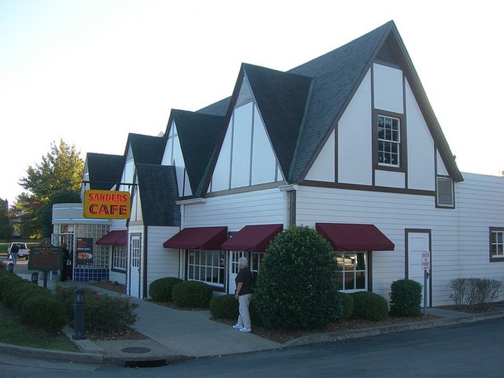The Ultimate Fried Chicken Bucket List In Kentucky You've Been Waiting For