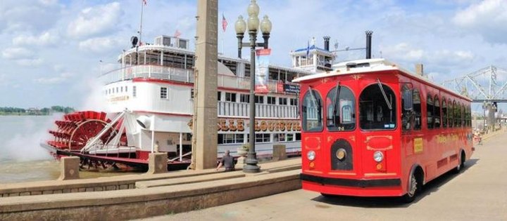 Take These 7 Charming Trolley Rides Through Kentucky For A Picture Perfect Day Trip