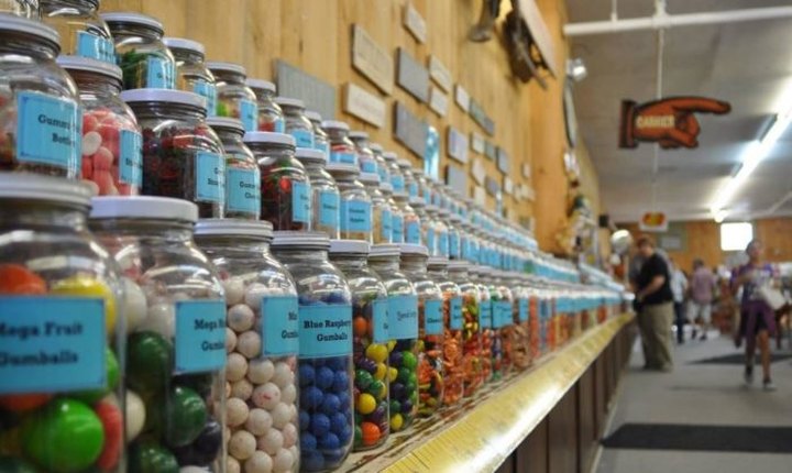 The Longest Candy Counter In The World Is Right Here In New Hampshire