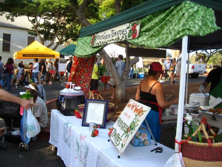 Everyone In Hawaii Must Visit This Epic Farmers Market At Least Once