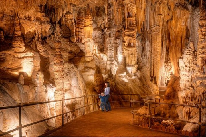 A Trip To Virginia's Magnificent Underground Cavern Is The Best Way To Spend A Summer's Day