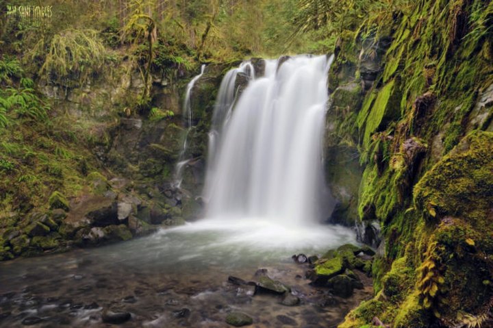 There's A Lovely Waterfall Park Hiding In Oregon And You'll Want To Visit