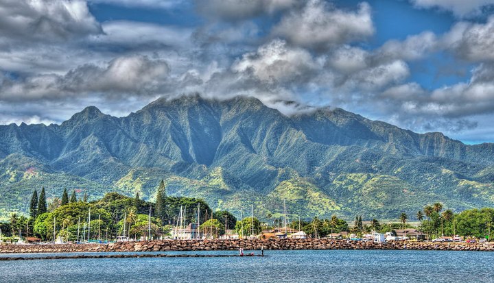 These 11 Charming Waterfront Towns In Hawaii Are Perfect For A Day Trip