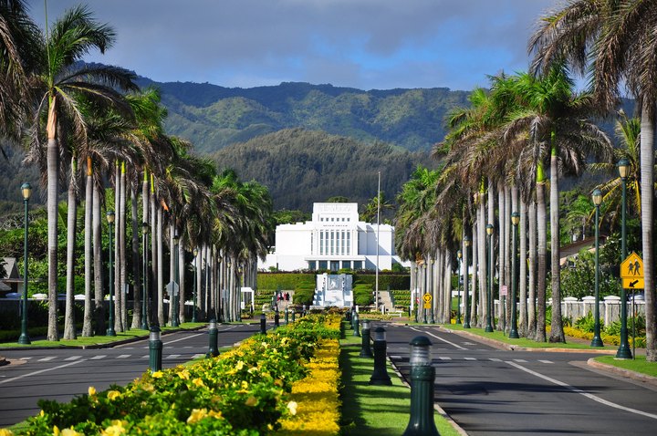 Definitely Take A Summer Day Trip To This Charming Town In Hawaii