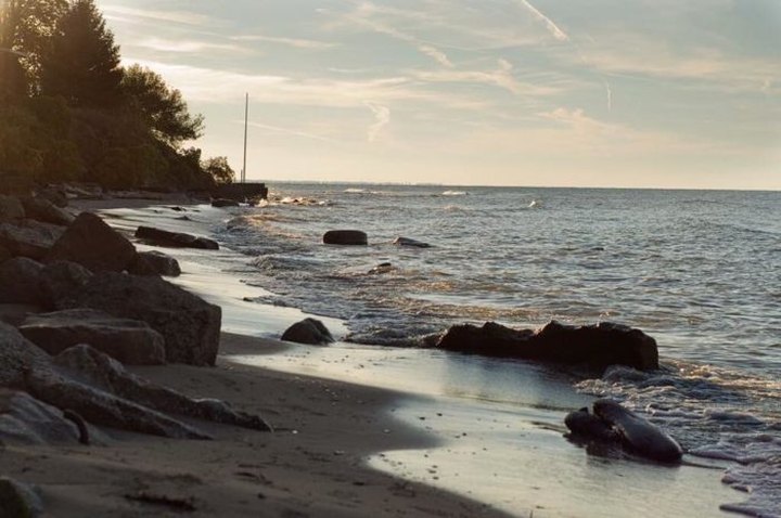 This Hidden Beach Near Cleveland Will Take You A Million Miles Away From It All