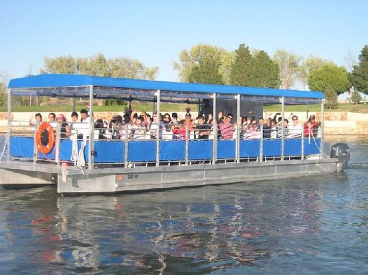 The New Mexico Boat Cruise That'll Make Your Summer Delightful