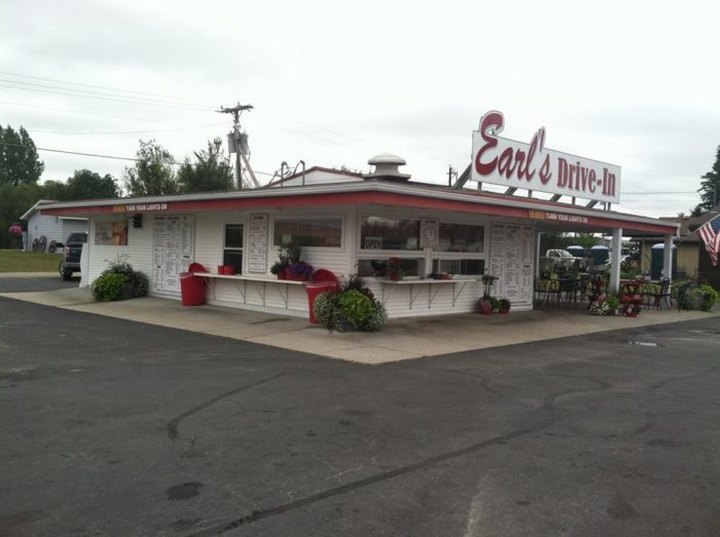 Everyone Goes Nuts For The Hamburgers At This Nostalgic Eatery In Minnesota