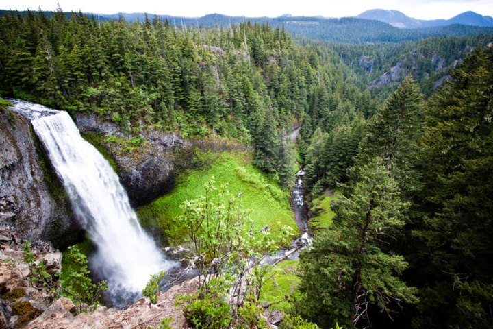 This Enormous Waterfall Is One Of The Most Beautiful Hidden Gems In All Of Oregon