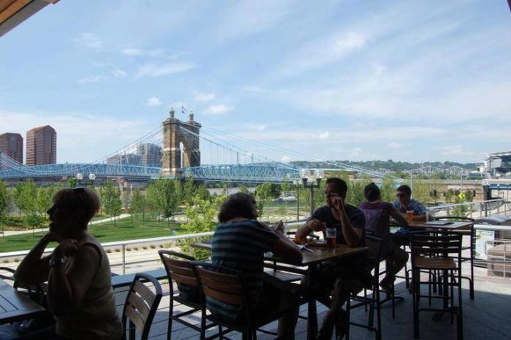 9 Cincinnati Restaurants Right On The River That You’re Guaranteed To Love